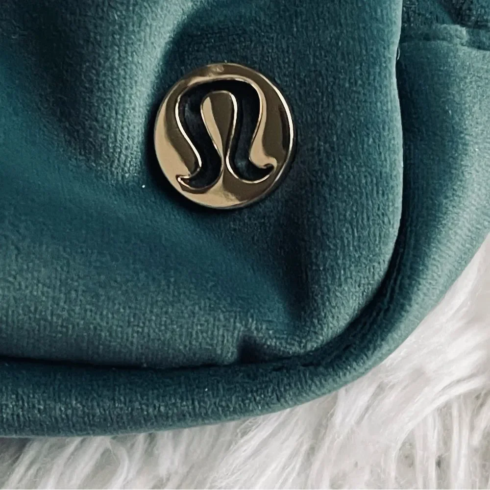 EUC Lululemon Everywhere Belt Bag Plush Velour Green Jasper Gold - Picture 8 of 14